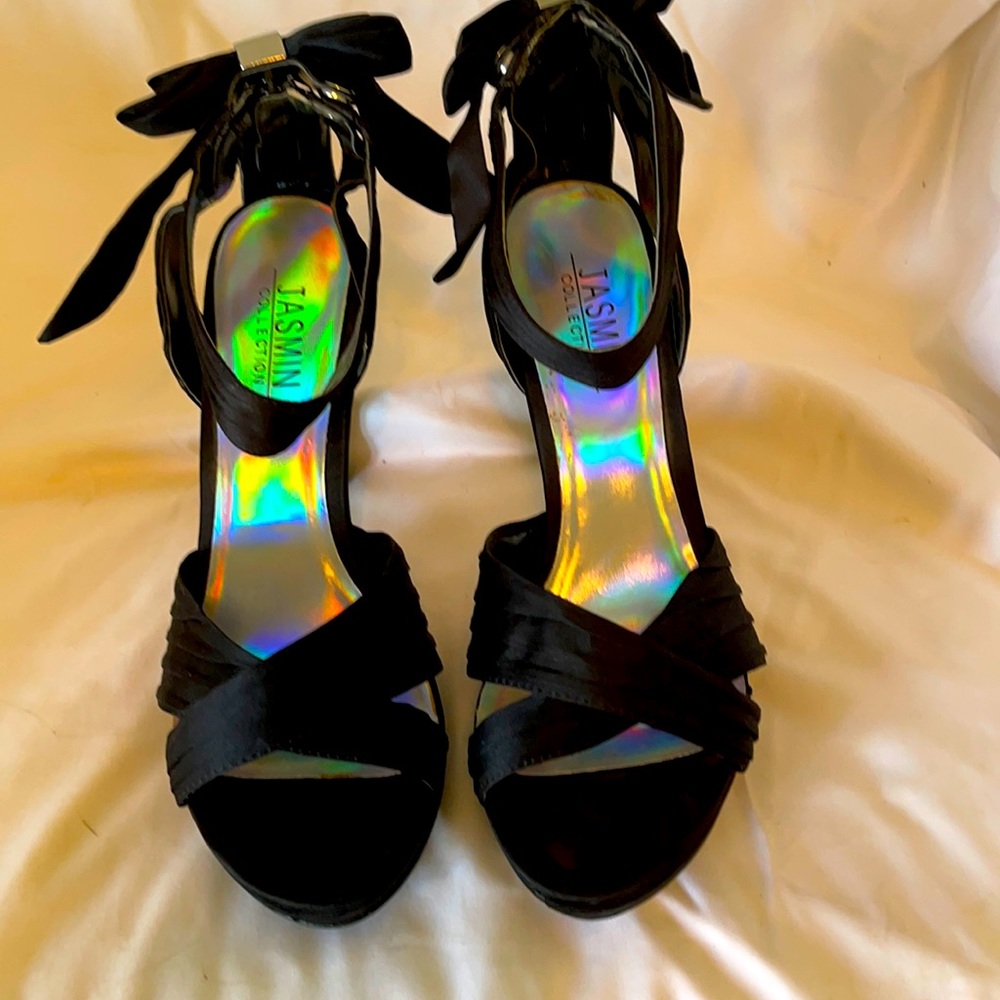 Black heel open toe pump
